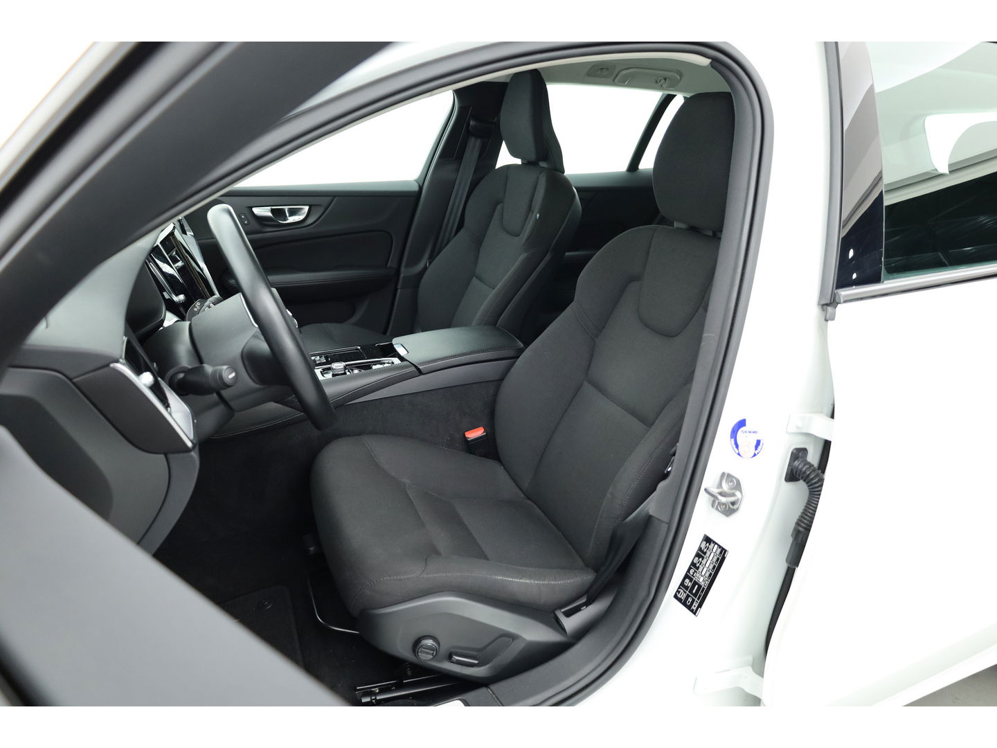 Volvo V60 2.0 T6 Recharge AWD R-Design Expression | Stoel- Stoelverwarming | Trekhaak | Apple Carplay |