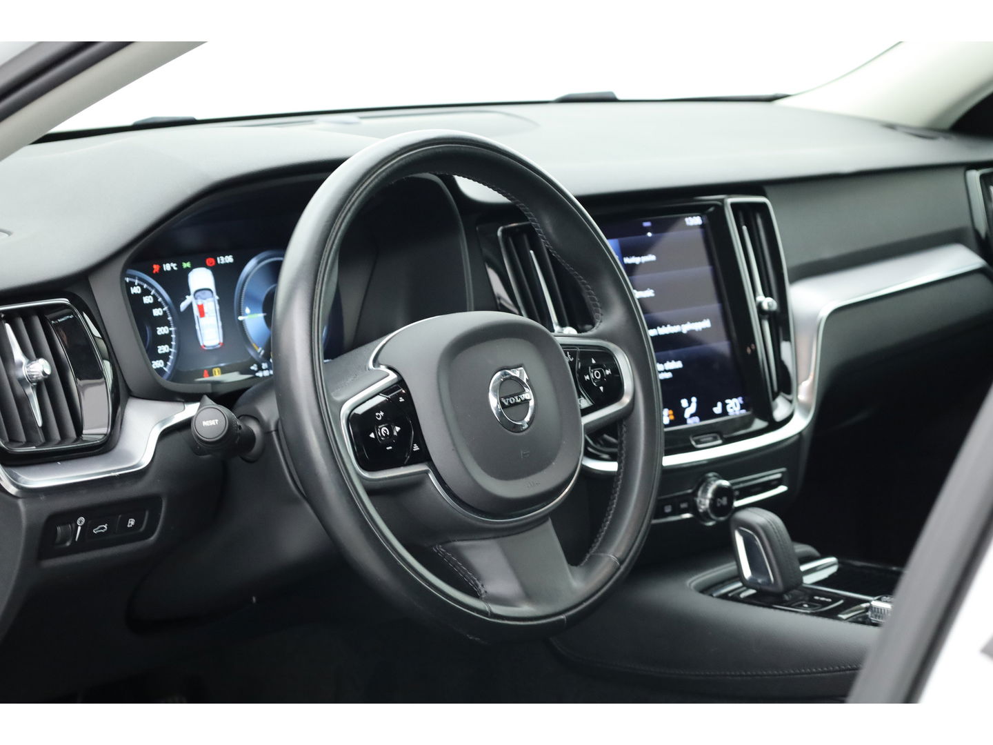 Volvo V60 2.0 T6 Recharge AWD R-Design Expression | Stoel- Stoelverwarming | Trekhaak | Apple Carplay |