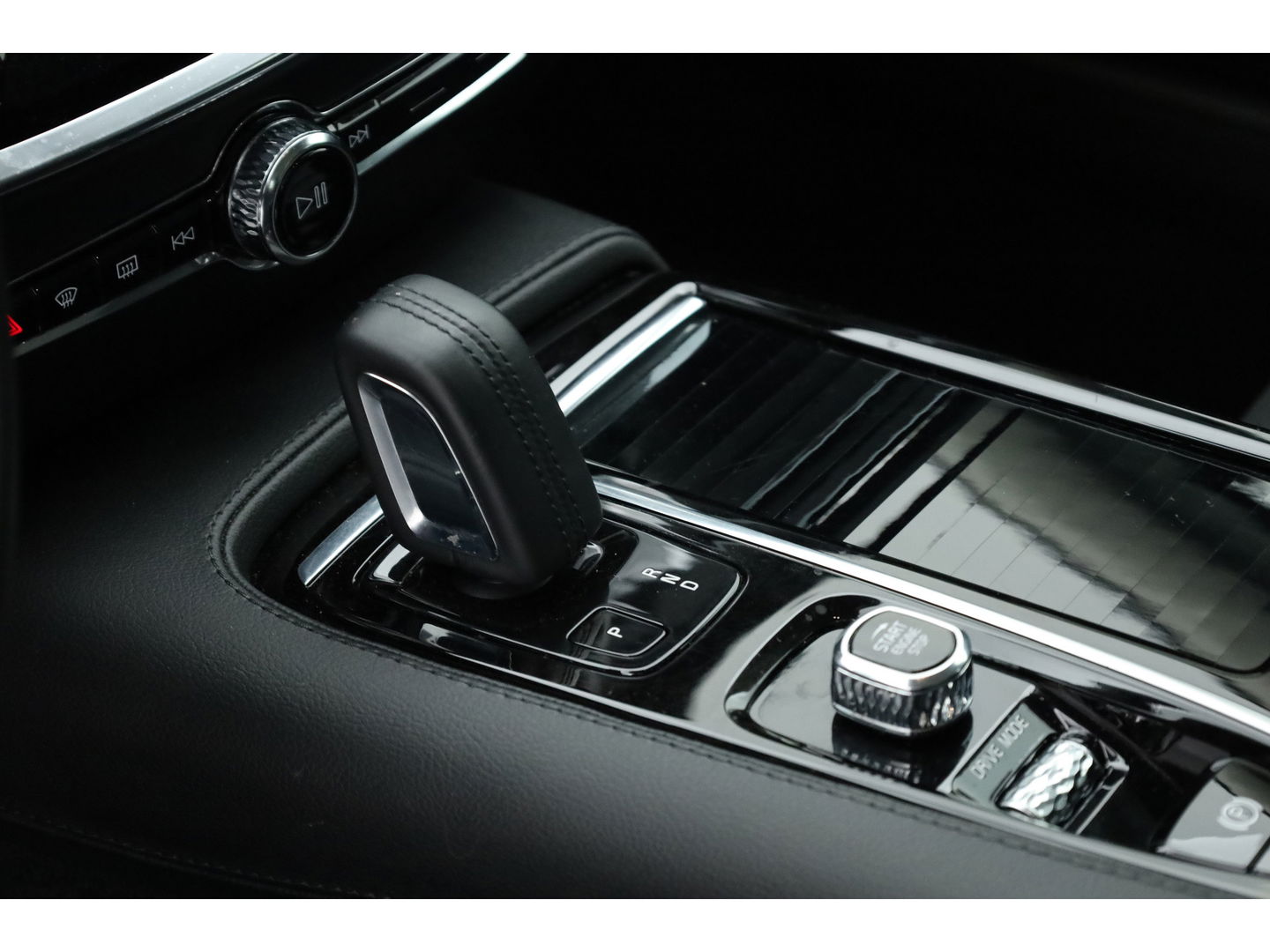 Volvo V60 2.0 T6 Recharge AWD R-Design Expression | Stoel- Stoelverwarming | Trekhaak | Apple Carplay |