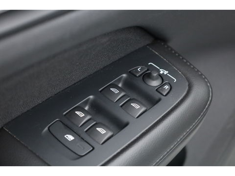 Volvo V60 2.0 T6 Recharge AWD R-Design Expression | Stoel- Stoelverwarming | Trekhaak | Apple Carplay |