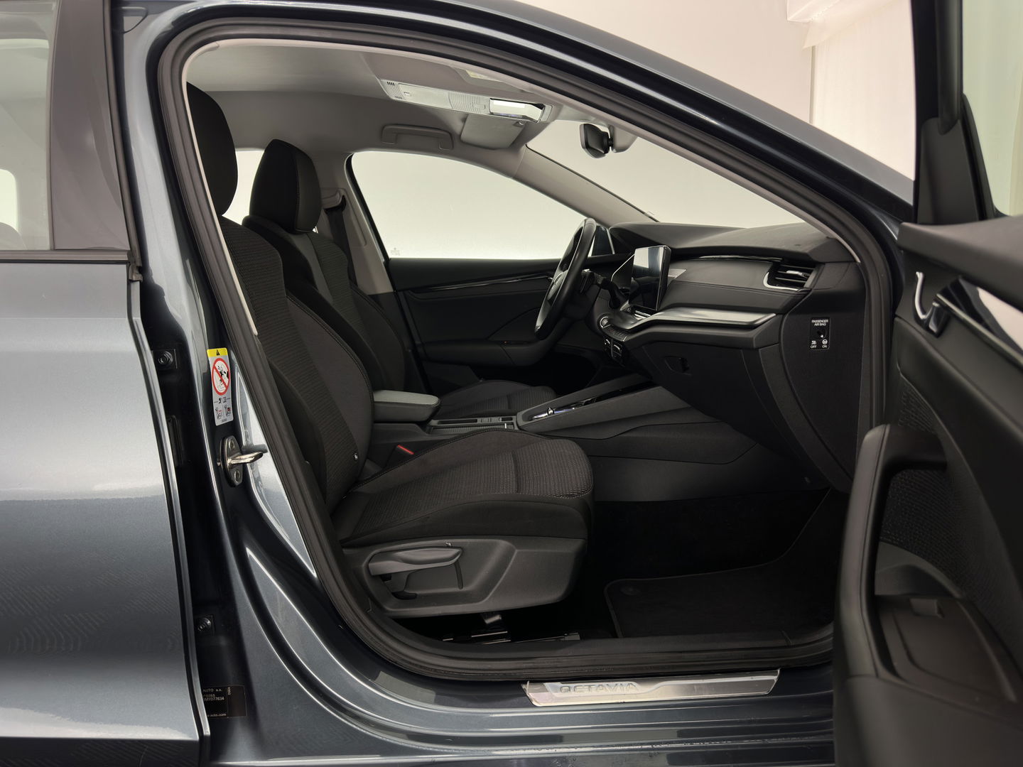 Škoda Octavia Combi 1.4 TSI iV PHEV Business Edition (INCL.BTW) *FULL-LED | DIGI-COCKPIT | NAVI-FULLMAP | COMFORT-SEATS | KEYLESS | ECC | PDC | CRUISE | 18''ALU*