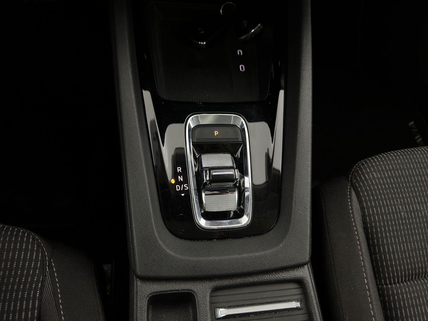 Škoda Octavia Combi 1.4 TSI iV PHEV Business Edition (INCL.BTW) *FULL-LED | DIGI-COCKPIT | NAVI-FULLMAP | COMFORT-SEATS | KEYLESS | ECC | PDC | CRUISE | 18''ALU*