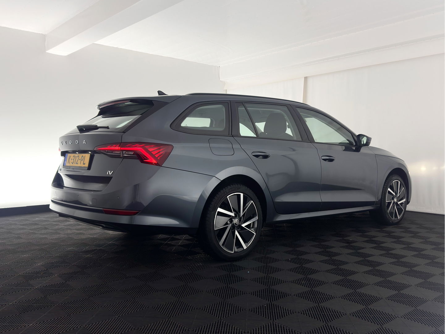 Škoda Octavia Combi 1.4 TSI iV PHEV Business Edition (INCL.BTW) *FULL-LED | DIGI-COCKPIT | NAVI-FULLMAP | COMFORT-SEATS | KEYLESS | ECC | PDC | CRUISE | 18''ALU*