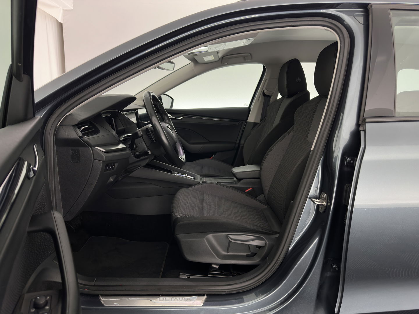 Škoda Octavia Combi 1.4 TSI iV PHEV Business Edition (INCL.BTW) *FULL-LED | DIGI-COCKPIT | NAVI-FULLMAP | COMFORT-SEATS | KEYLESS | ECC | PDC | CRUISE | 18''ALU*