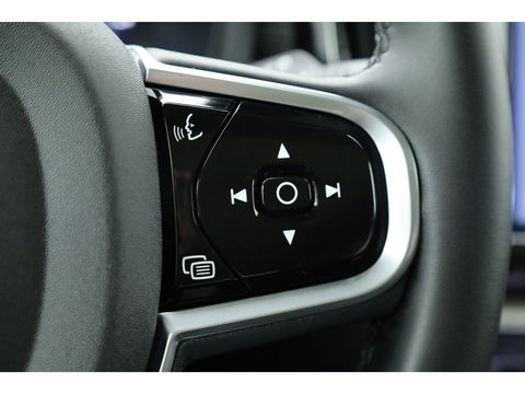 Volvo XC60 2.0 T8 Plug-in hybrid AWD Ultra Dark | Luchtvering | Massage | B&W audio | HUD | elek. Trekhaak | Stoelventi. | 360 camera |