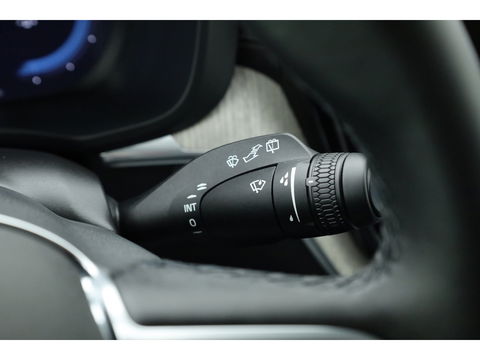 Volvo XC60 2.0 T8 Plug-in hybrid AWD Ultra Dark | Luchtvering | Massage | B&W audio | HUD | elek. Trekhaak | Stoelventi. | 360 camera |