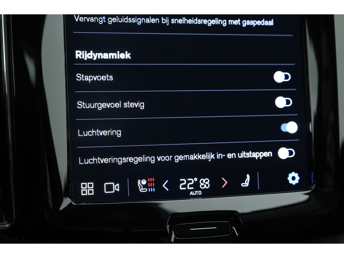 Volvo XC60 2.0 T8 Plug-in hybrid AWD Ultra Dark | Luchtvering | Massage | B&W audio | HUD | elek. Trekhaak | Stoelventi. | 360 camera |