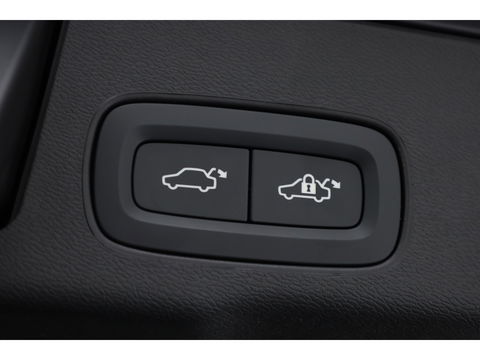 Volvo XC60 2.0 T8 Plug-in hybrid AWD Ultra Dark | Luchtvering | Massage | B&W audio | HUD | elek. Trekhaak | Stoelventi. | 360 camera |