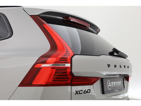 Volvo XC60 2.0 T8 Plug-in hybrid AWD Ultra Dark | Luchtvering | Massage | B&W audio | HUD | elek. Trekhaak | Stoelventi. | 360 camera |