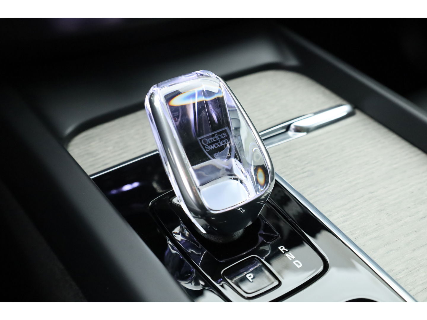 Volvo XC60 2.0 T8 Plug-in hybrid AWD Ultra Dark | Luchtvering | Massage | B&W audio | HUD | elek. Trekhaak | Stoelventi. | 360 camera |