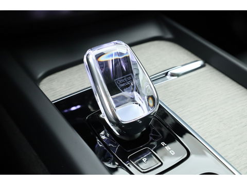 Volvo XC60 2.0 T8 Plug-in hybrid AWD Ultra Dark | Luchtvering | Massage | B&W audio | HUD | elek. Trekhaak | Stoelventi. | 360 camera |