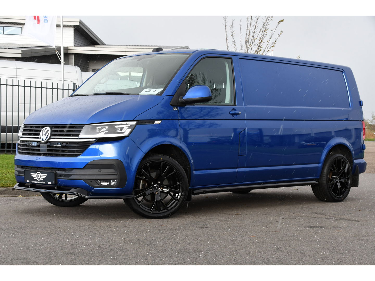 Volkswagen Transporter 2.0 TDI L2H1 Bulli Edition Adaptieve Cruise, Camera, Carplay, LED, Stoelverwarming, Trekhaak, Multimedia, 150pk, Automaat, Standkachel, Uniek!
