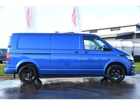 Volkswagen Transporter 2.0 TDI L2H1 Bulli Edition Adaptieve Cruise, Camera, Carplay, LED, Stoelverwarming, Trekhaak, Multimedia, 150pk, Automaat, Standkachel, Uniek!