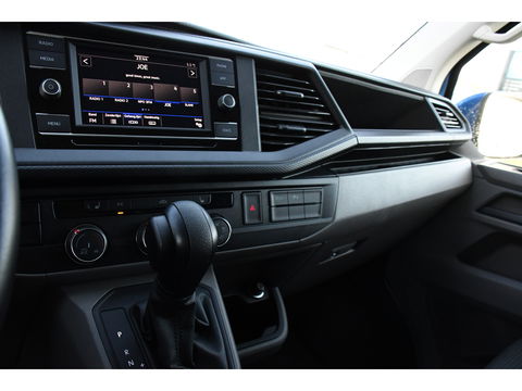 Volkswagen Transporter 2.0 TDI L2H1 Bulli Edition Adaptieve Cruise, Camera, Carplay, LED, Stoelverwarming, Trekhaak, Multimedia, 150pk, Automaat, Standkachel, Uniek!
