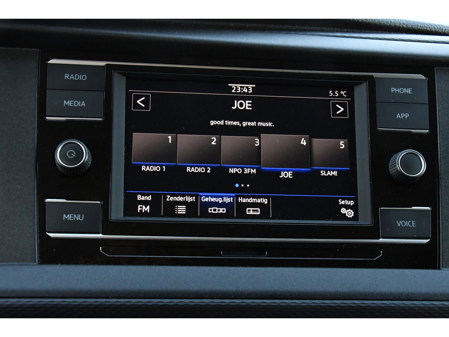 Volkswagen Transporter 2.0 TDI L2H1 Bulli Edition Adaptieve Cruise, Camera, Carplay, LED, Stoelverwarming, Trekhaak, Multimedia, 150pk, Automaat, Standkachel, Uniek!