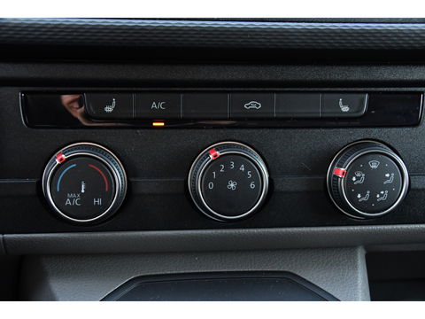 Volkswagen Transporter 2.0 TDI L2H1 Bulli Edition Adaptieve Cruise, Camera, Carplay, LED, Stoelverwarming, Trekhaak, Multimedia, 150pk, Automaat, Standkachel, Uniek!