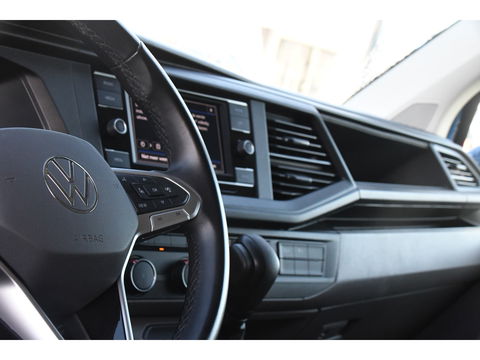 Volkswagen Transporter 2.0 TDI L2H1 Bulli Edition Adaptieve Cruise, Camera, Carplay, LED, Stoelverwarming, Trekhaak, Multimedia, 150pk, Automaat, Standkachel, Uniek!