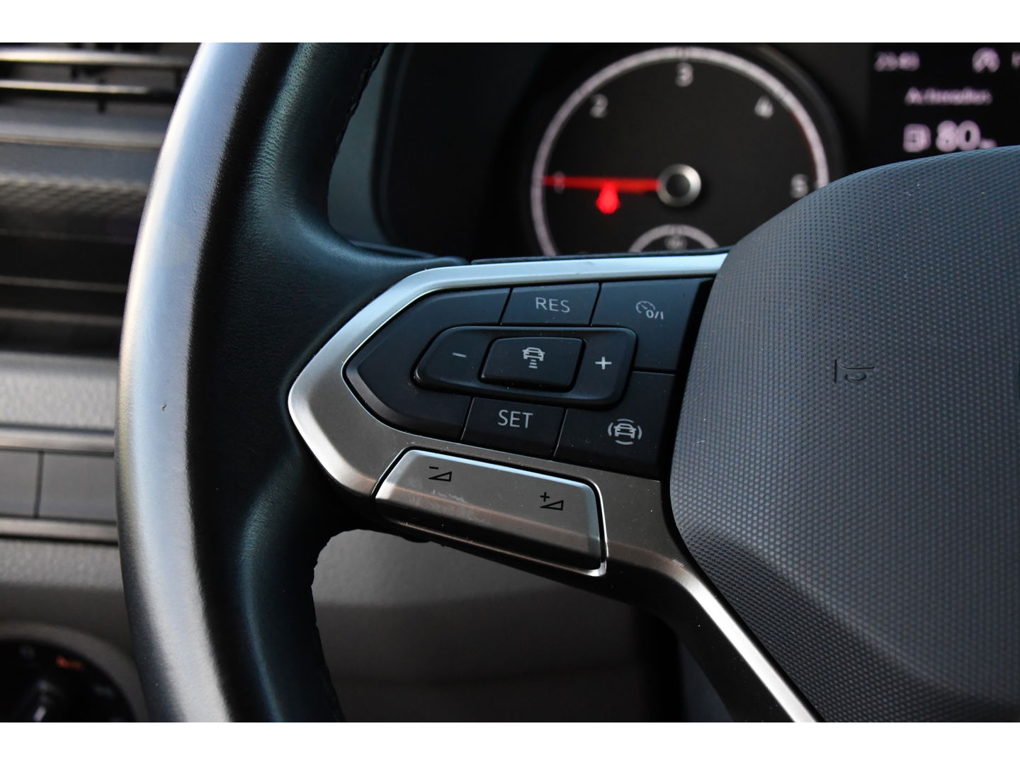 Volkswagen Transporter 2.0 TDI L2H1 Bulli Edition Adaptieve Cruise, Camera, Carplay, LED, Stoelverwarming, Trekhaak, Multimedia, 150pk, Automaat, Standkachel, Uniek!