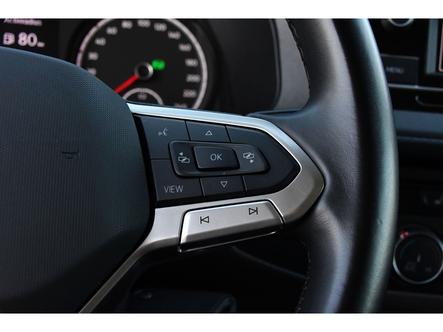 Volkswagen Transporter 2.0 TDI L2H1 Bulli Edition Adaptieve Cruise, Camera, Carplay, LED, Stoelverwarming, Trekhaak, Multimedia, 150pk, Automaat, Standkachel, Uniek!