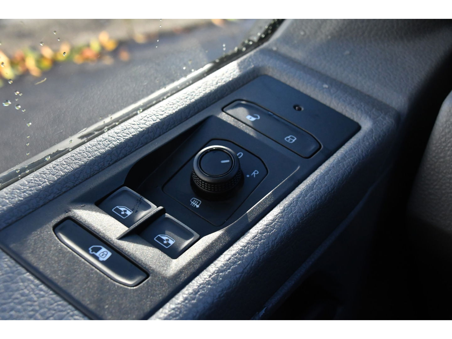 Volkswagen Transporter 2.0 TDI L2H1 Bulli Edition Adaptieve Cruise, Camera, Carplay, LED, Stoelverwarming, Trekhaak, Multimedia, 150pk, Automaat, Standkachel, Uniek!