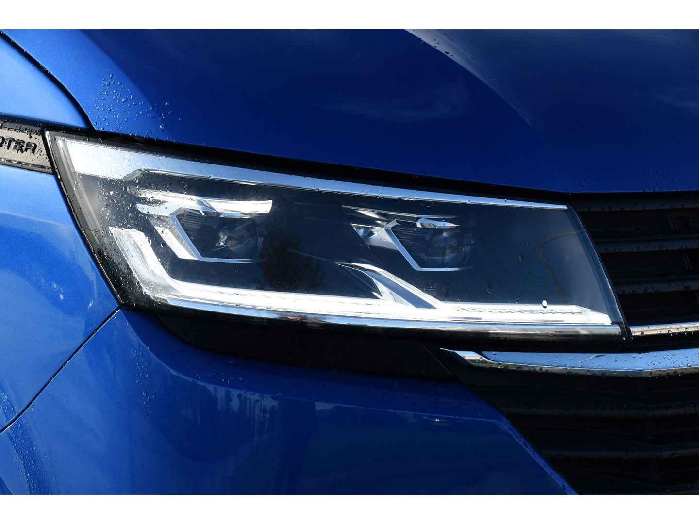 Volkswagen Transporter 2.0 TDI L2H1 Bulli Edition Adaptieve Cruise, Camera, Carplay, LED, Stoelverwarming, Trekhaak, Multimedia, 150pk, Automaat, Standkachel, Uniek!