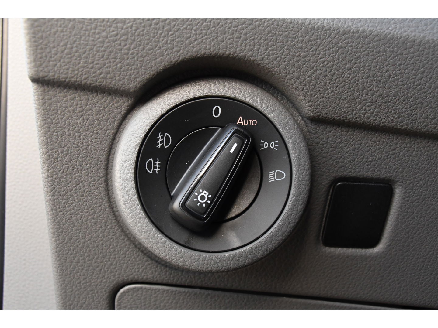 Volkswagen Transporter 2.0 TDI L2H1 Bulli Edition Adaptieve Cruise, Camera, Carplay, LED, Stoelverwarming, Trekhaak, Multimedia, 150pk, Automaat, Standkachel, Uniek!