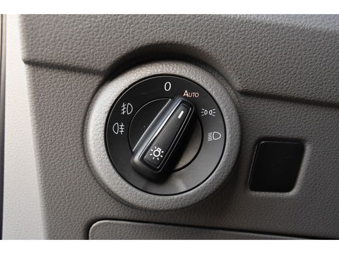 Volkswagen Transporter 2.0 TDI L2H1 Bulli Edition Adaptieve Cruise, Camera, Carplay, LED, Stoelverwarming, Trekhaak, Multimedia, 150pk, Automaat, Standkachel, Uniek!