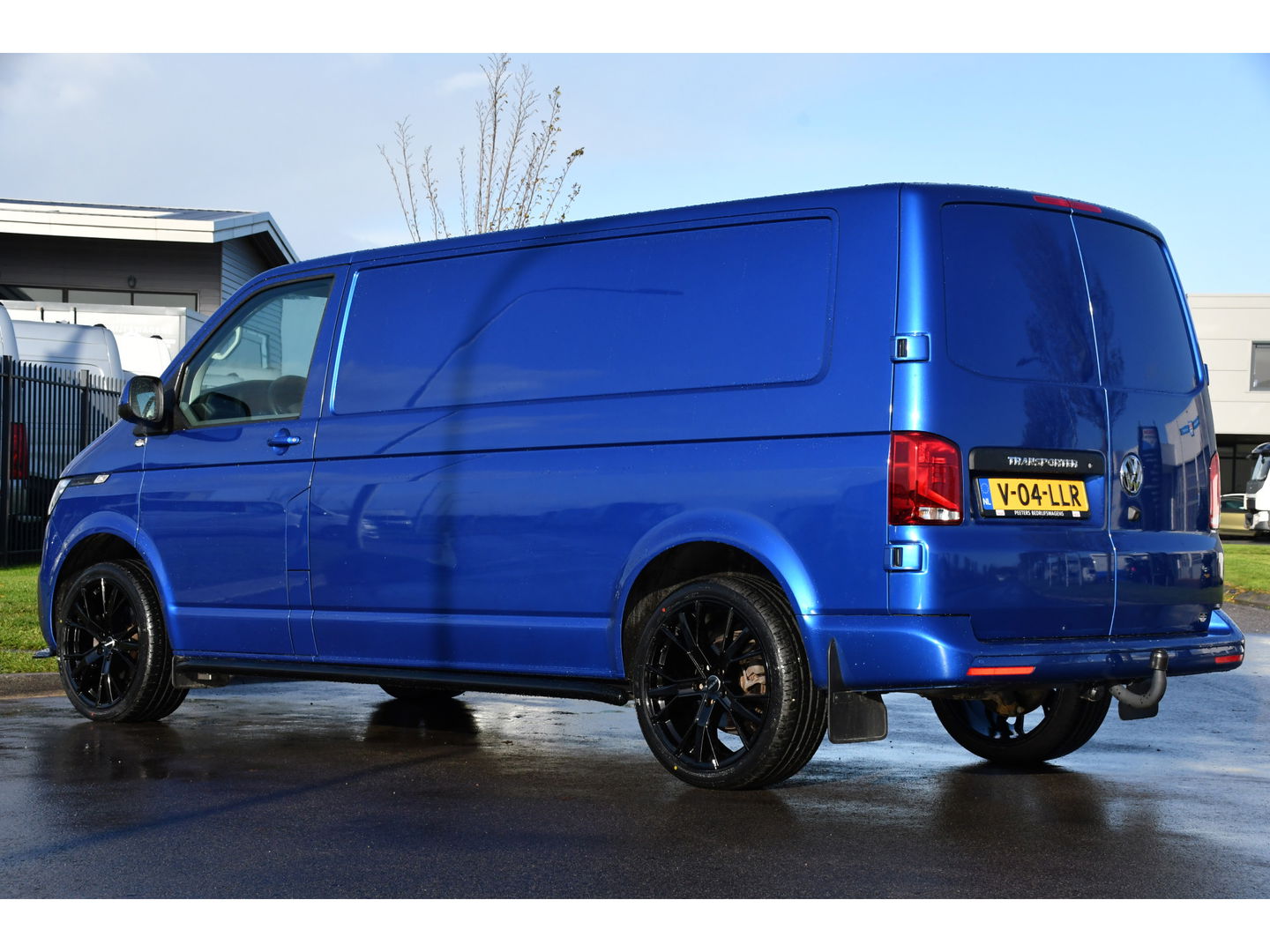 Volkswagen Transporter 2.0 TDI L2H1 Bulli Edition Adaptieve Cruise, Camera, Carplay, LED, Stoelverwarming, Trekhaak, Multimedia, 150pk, Automaat, Standkachel, Uniek!