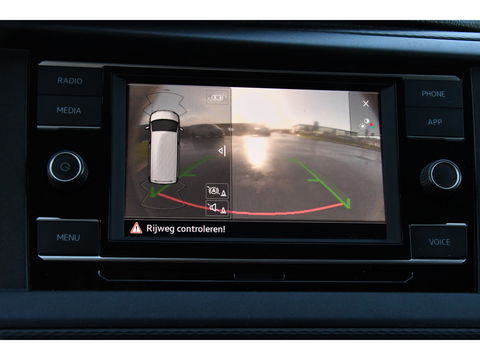 Volkswagen Transporter 2.0 TDI L2H1 Bulli Edition Adaptieve Cruise, Camera, Carplay, LED, Stoelverwarming, Trekhaak, Multimedia, 150pk, Automaat, Standkachel, Uniek!