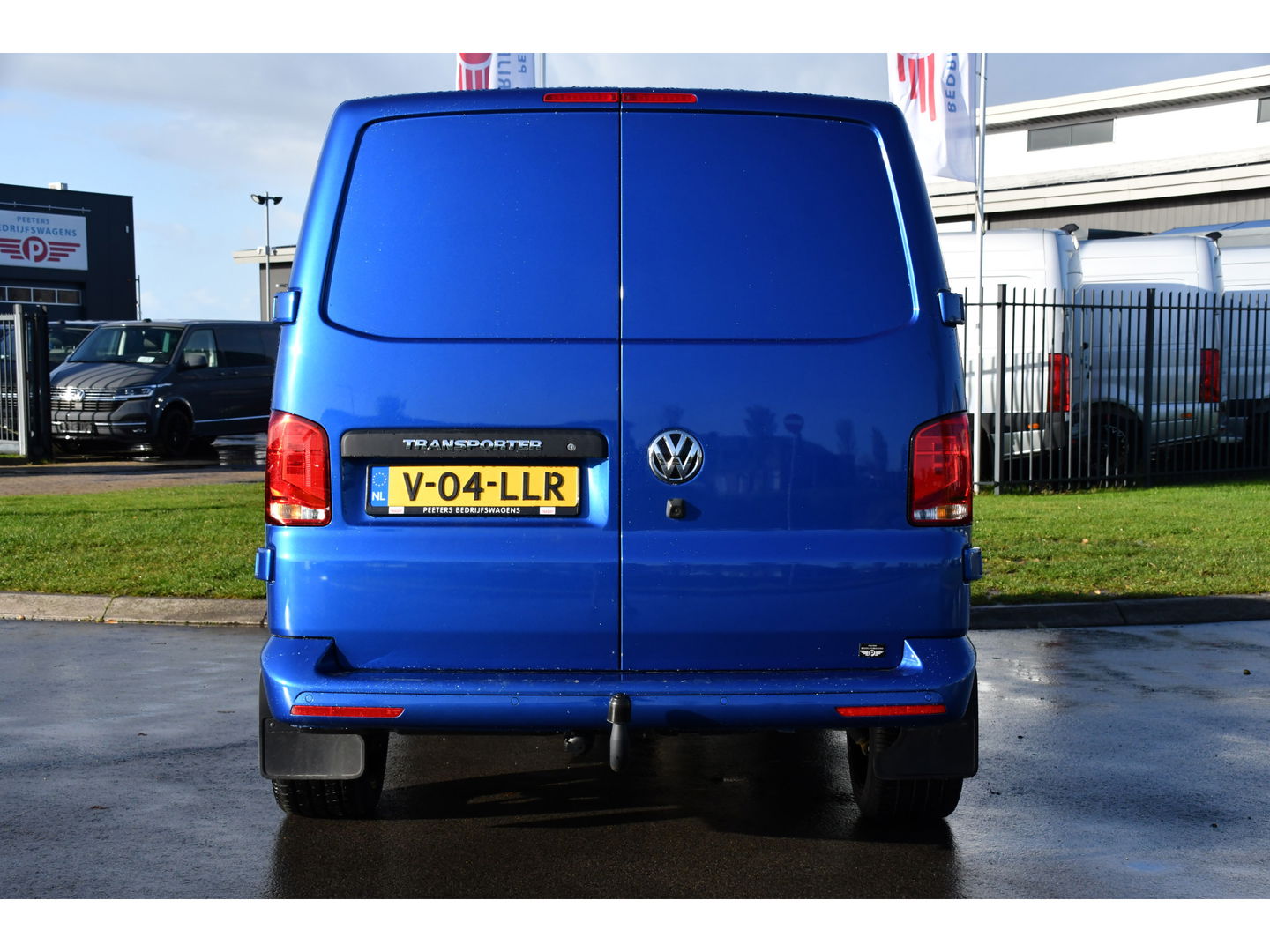 Volkswagen Transporter 2.0 TDI L2H1 Bulli Edition Adaptieve Cruise, Camera, Carplay, LED, Stoelverwarming, Trekhaak, Multimedia, 150pk, Automaat, Standkachel, Uniek!