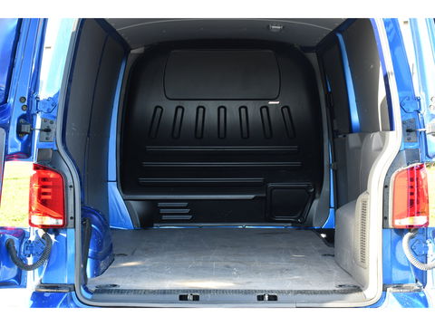 Volkswagen Transporter 2.0 TDI L2H1 Bulli Edition Adaptieve Cruise, Camera, Carplay, LED, Stoelverwarming, Trekhaak, Multimedia, 150pk, Automaat, Standkachel, Uniek!
