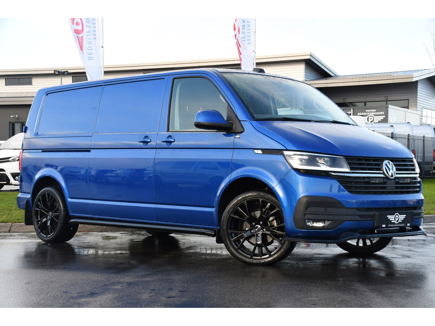 Volkswagen Transporter 2.0 TDI L2H1 Bulli Edition Adaptieve Cruise, Camera, Carplay, LED, Stoelverwarming, Trekhaak, Multimedia, 150pk, Automaat, Standkachel, Uniek!