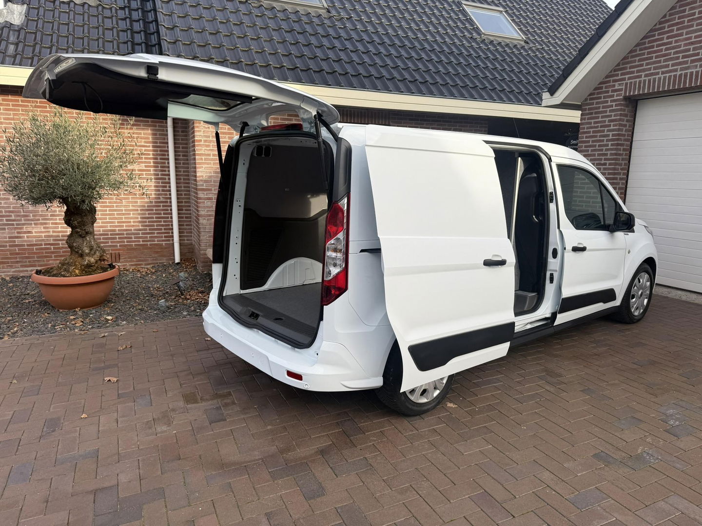 Ford Transit Connect 1.5 EcoBlue L2 47222 km apk nap airco cruise