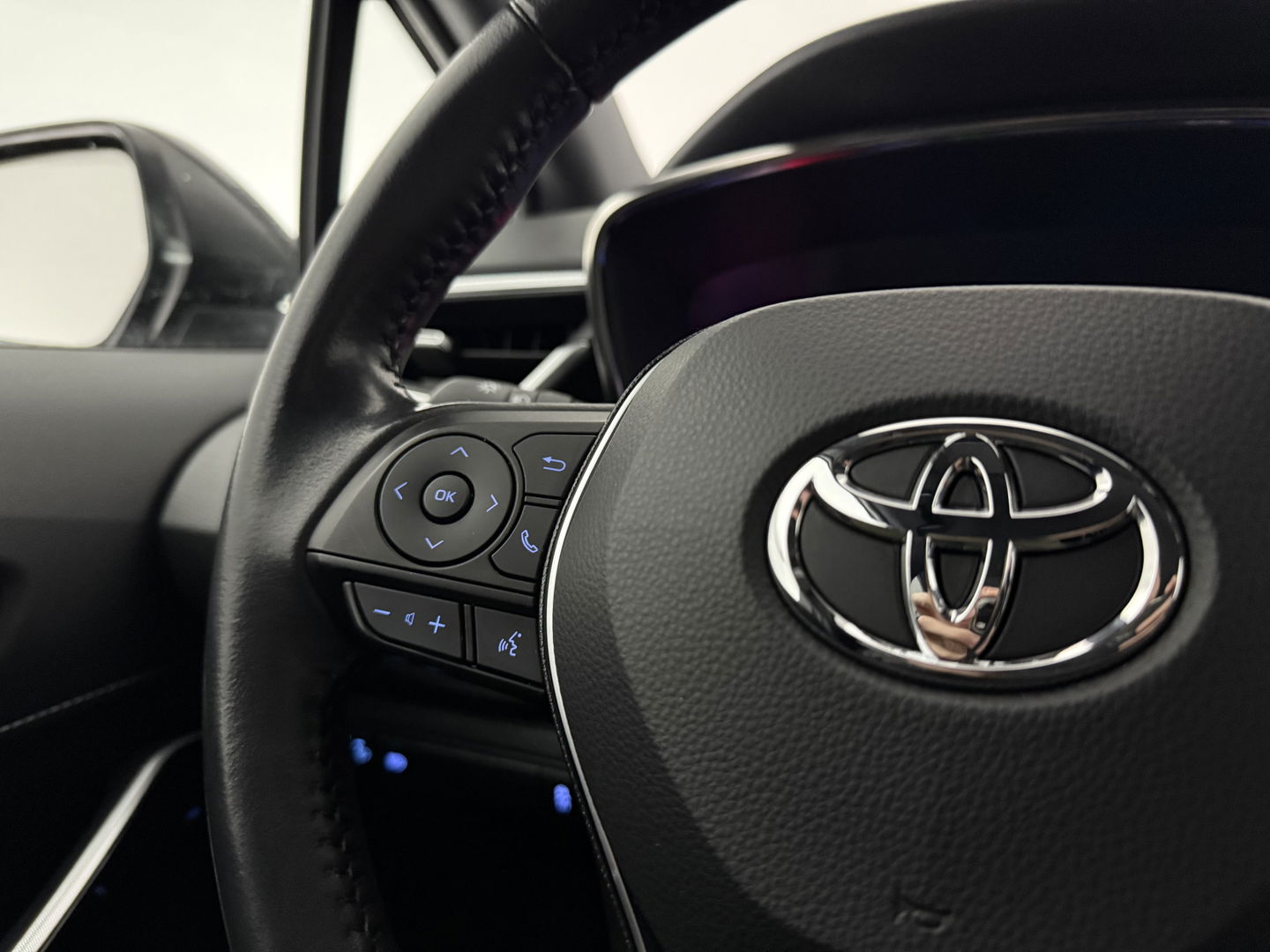 Toyota Corolla 1.8 Hybrid 148PK Business Plus | Camera | Cruise | LED | Virtual l | Navigatie | NAP