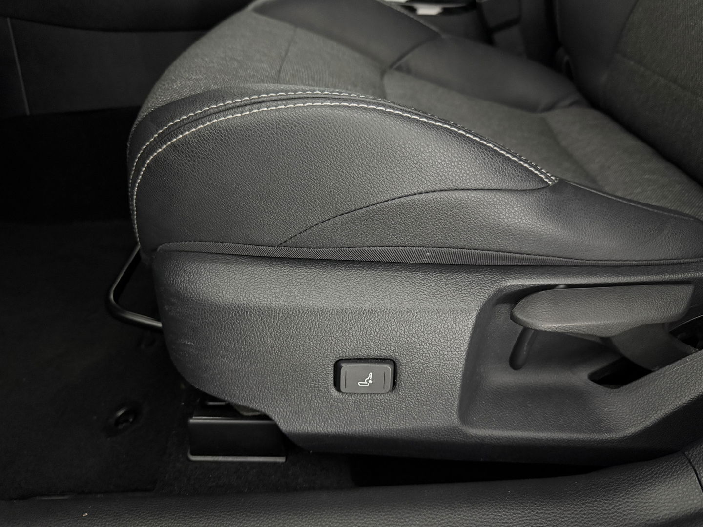 Toyota Corolla 1.8 Hybrid 148PK Business Plus | Camera | Cruise | LED | Virtual l | Navigatie | NAP