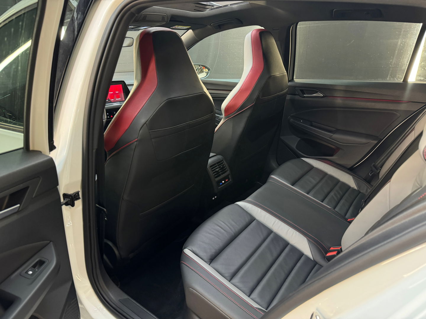 Volkswagen Golf 2.0 TSI GTI Pano|Memory|IQ|Sfeer|CarPlay|Cam