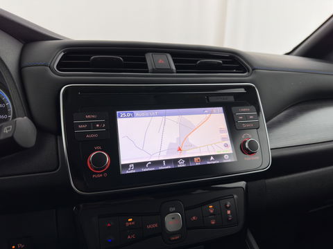 Nissan Leaf Tekna 40 kWh { SOH-92% } (INCL-BTW ) *LUXURY-LEATHER | FULL-LED | KEYLESS | NAVI-FULLMAP | BLIND-SPOT | DAB+ | HEATED-COMFORTSEATS | DIGI-COCKPIT | PRIVACY-GLASS | TOPVIEW-CAMERA | 17"ALU*
