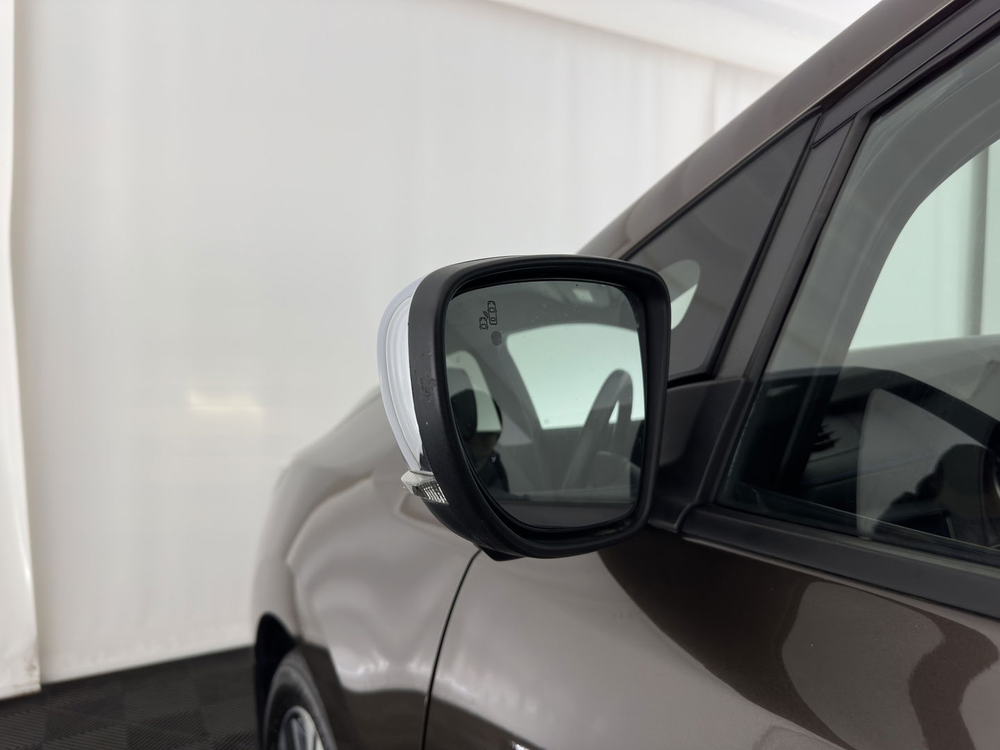 Nissan Leaf Tekna 40 kWh { SOH-92% } (INCL-BTW ) *LUXURY-LEATHER | FULL-LED | KEYLESS | NAVI-FULLMAP | BLIND-SPOT | DAB+ | HEATED-COMFORTSEATS | DIGI-COCKPIT | PRIVACY-GLASS | TOPVIEW-CAMERA | 17"ALU*