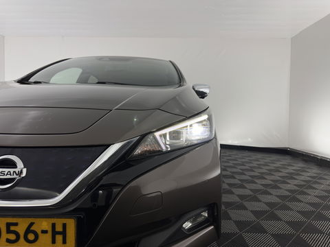 Nissan Leaf Tekna 40 kWh { SOH-92% } (INCL-BTW ) *LUXURY-LEATHER | FULL-LED | KEYLESS | NAVI-FULLMAP | BLIND-SPOT | DAB+ | HEATED-COMFORTSEATS | DIGI-COCKPIT | PRIVACY-GLASS | TOPVIEW-CAMERA | 17"ALU*