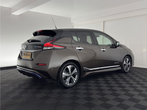 Nissan Leaf Tekna 40 kWh { SOH-92% } (INCL-BTW ) *LUXURY-LEATHER | FULL-LED | KEYLESS | NAVI-FULLMAP | BLIND-SPOT | DAB+ | HEATED-COMFORTSEATS | DIGI-COCKPIT | PRIVACY-GLASS | TOPVIEW-CAMERA | 17"ALU*