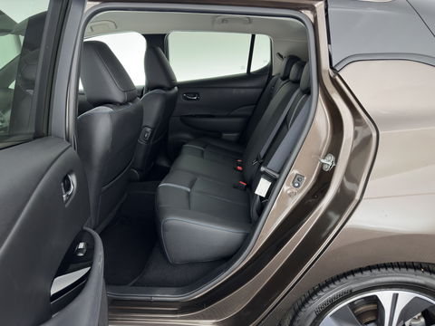 Nissan Leaf Tekna 40 kWh { SOH-92% } (INCL-BTW ) *LUXURY-LEATHER | FULL-LED | KEYLESS | NAVI-FULLMAP | BLIND-SPOT | DAB+ | HEATED-COMFORTSEATS | DIGI-COCKPIT | PRIVACY-GLASS | TOPVIEW-CAMERA | 17"ALU*