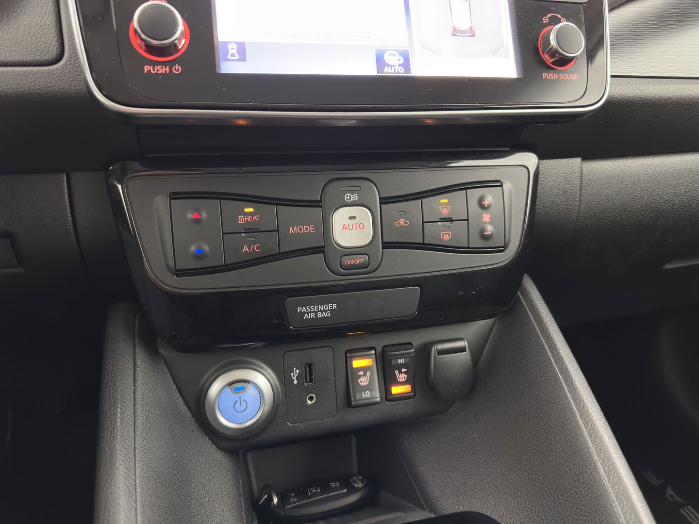 Nissan Leaf Tekna 40 kWh { SOH-92% } (INCL-BTW ) *LUXURY-LEATHER | FULL-LED | KEYLESS | NAVI-FULLMAP | BLIND-SPOT | DAB+ | HEATED-COMFORTSEATS | DIGI-COCKPIT | PRIVACY-GLASS | TOPVIEW-CAMERA | 17"ALU*