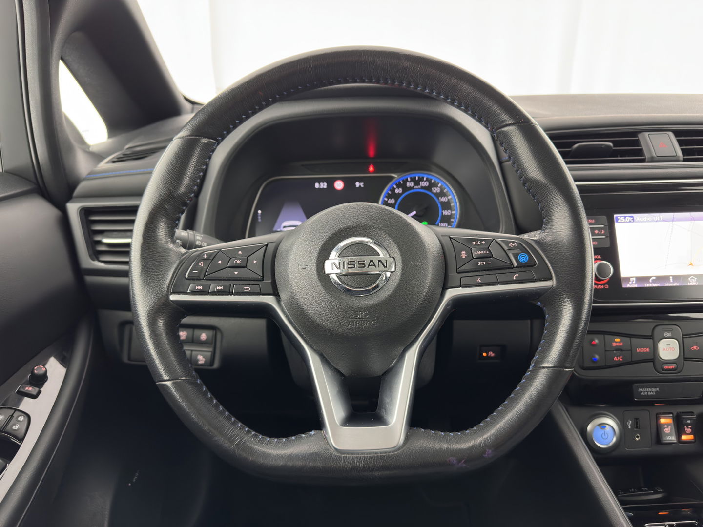 Nissan Leaf Tekna 40 kWh { SOH-92% } (INCL-BTW ) *LUXURY-LEATHER | FULL-LED | KEYLESS | NAVI-FULLMAP | BLIND-SPOT | DAB+ | HEATED-COMFORTSEATS | DIGI-COCKPIT | PRIVACY-GLASS | TOPVIEW-CAMERA | 17"ALU*