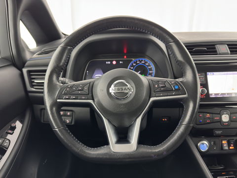 Nissan Leaf Tekna 40 kWh { SOH-92% } (INCL-BTW ) *LUXURY-LEATHER | FULL-LED | KEYLESS | NAVI-FULLMAP | BLIND-SPOT | DAB+ | HEATED-COMFORTSEATS | DIGI-COCKPIT | PRIVACY-GLASS | TOPVIEW-CAMERA | 17"ALU*