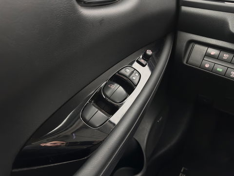 Nissan Leaf Tekna 40 kWh { SOH-92% } (INCL-BTW ) *LUXURY-LEATHER | FULL-LED | KEYLESS | NAVI-FULLMAP | BLIND-SPOT | DAB+ | HEATED-COMFORTSEATS | DIGI-COCKPIT | PRIVACY-GLASS | TOPVIEW-CAMERA | 17"ALU*