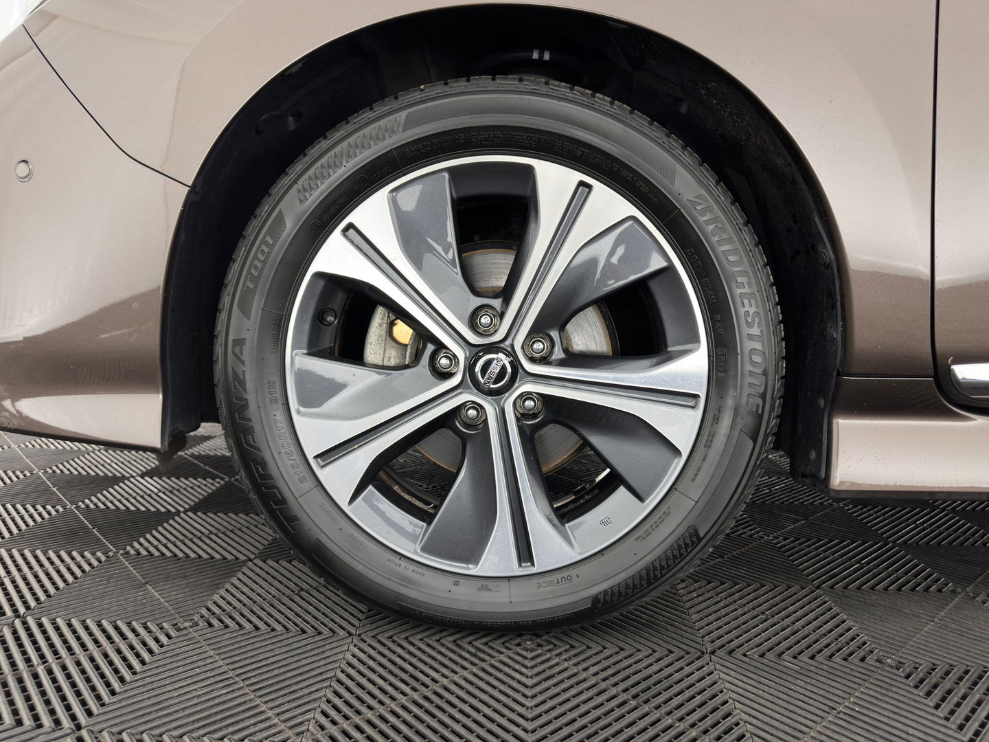 Nissan Leaf Tekna 40 kWh { SOH-92% } (INCL-BTW ) *LUXURY-LEATHER | FULL-LED | KEYLESS | NAVI-FULLMAP | BLIND-SPOT | DAB+ | HEATED-COMFORTSEATS | DIGI-COCKPIT | PRIVACY-GLASS | TOPVIEW-CAMERA | 17"ALU*