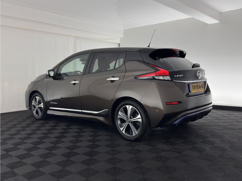 Nissan Leaf Tekna 40 kWh { SOH-92% } (INCL-BTW ) *LUXURY-LEATHER | FULL-LED | KEYLESS | NAVI-FULLMAP | BLIND-SPOT | DAB+ | HEATED-COMFORTSEATS | DIGI-COCKPIT | PRIVACY-GLASS | TOPVIEW-CAMERA | 17"ALU*