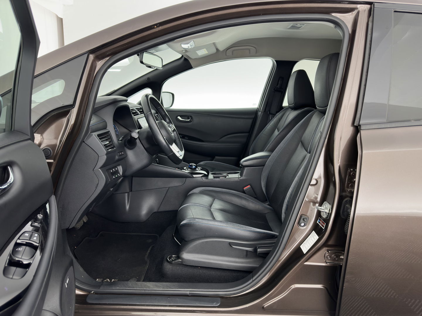 Nissan Leaf Tekna 40 kWh { SOH-92% } (INCL-BTW ) *LUXURY-LEATHER | FULL-LED | KEYLESS | NAVI-FULLMAP | BLIND-SPOT | DAB+ | HEATED-COMFORTSEATS | DIGI-COCKPIT | PRIVACY-GLASS | TOPVIEW-CAMERA | 17"ALU*