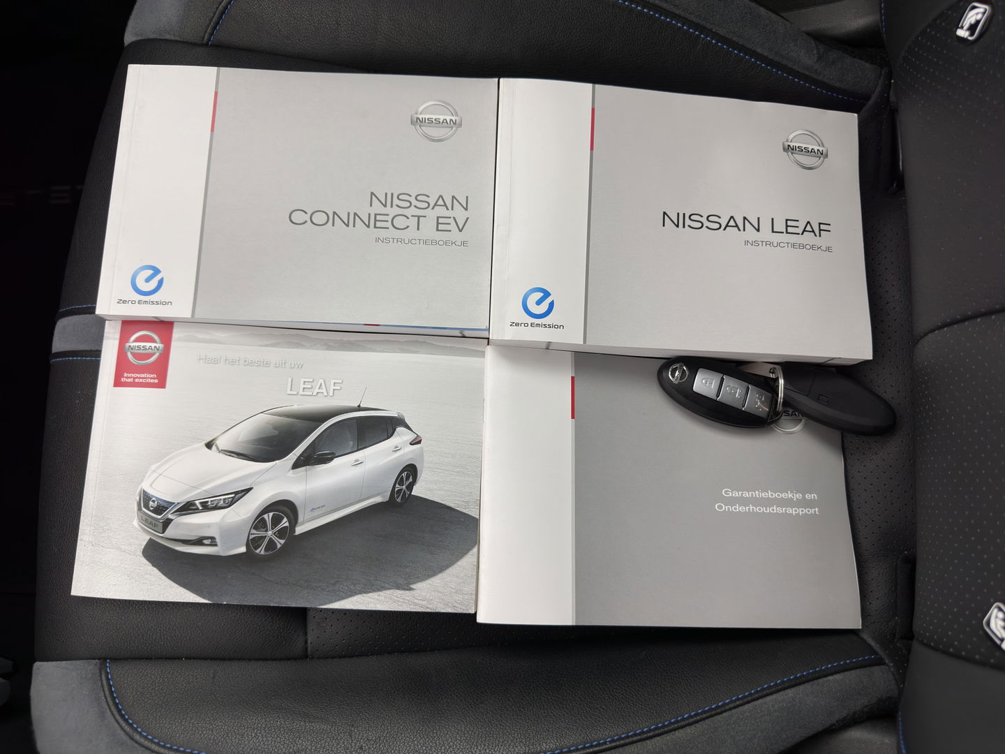 Nissan Leaf Tekna 40 kWh { SOH-92% } (INCL-BTW ) *LUXURY-LEATHER | FULL-LED | KEYLESS | NAVI-FULLMAP | BLIND-SPOT | DAB+ | HEATED-COMFORTSEATS | DIGI-COCKPIT | PRIVACY-GLASS | TOPVIEW-CAMERA | 17"ALU*