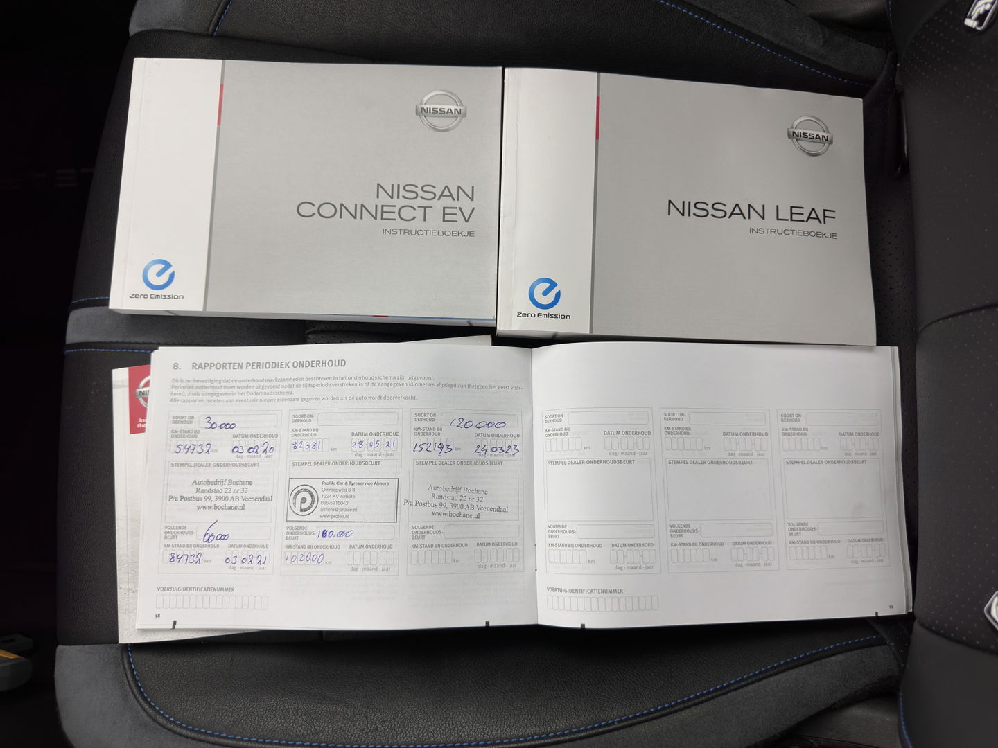 Nissan Leaf Tekna 40 kWh { SOH-92% } (INCL-BTW ) *LUXURY-LEATHER | FULL-LED | KEYLESS | NAVI-FULLMAP | BLIND-SPOT | DAB+ | HEATED-COMFORTSEATS | DIGI-COCKPIT | PRIVACY-GLASS | TOPVIEW-CAMERA | 17"ALU*